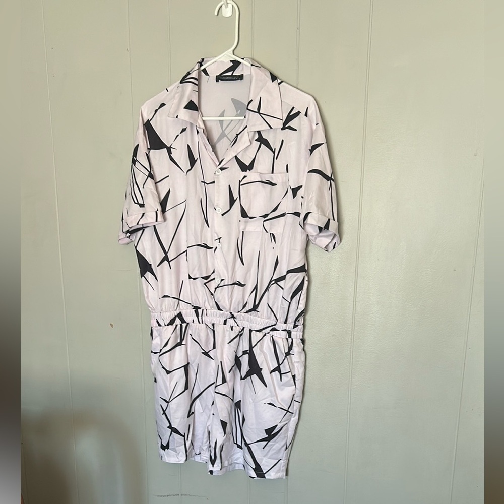 INCERUN Abstract Print Button-Front Short Sleeve Romper – White & Black, Size M